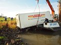 LKW faehrt in den Rhein Langel Hitdorf Faehre P212